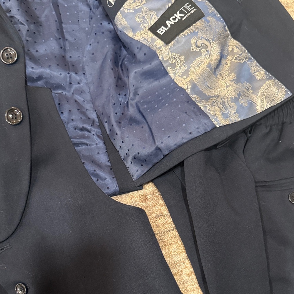 Boys' Navy 3-Piece Suit Set with Vest and Tie EUC size 6 - Picture 8 of 8